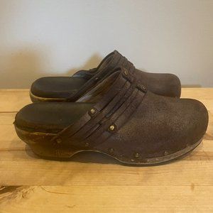 Frye Clara Stud clog 70835